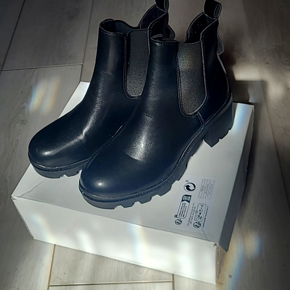 Black boots 👢